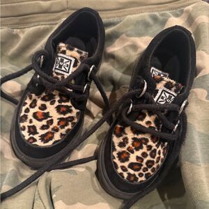 TUK toddler creepers. Kids size 10. leopard